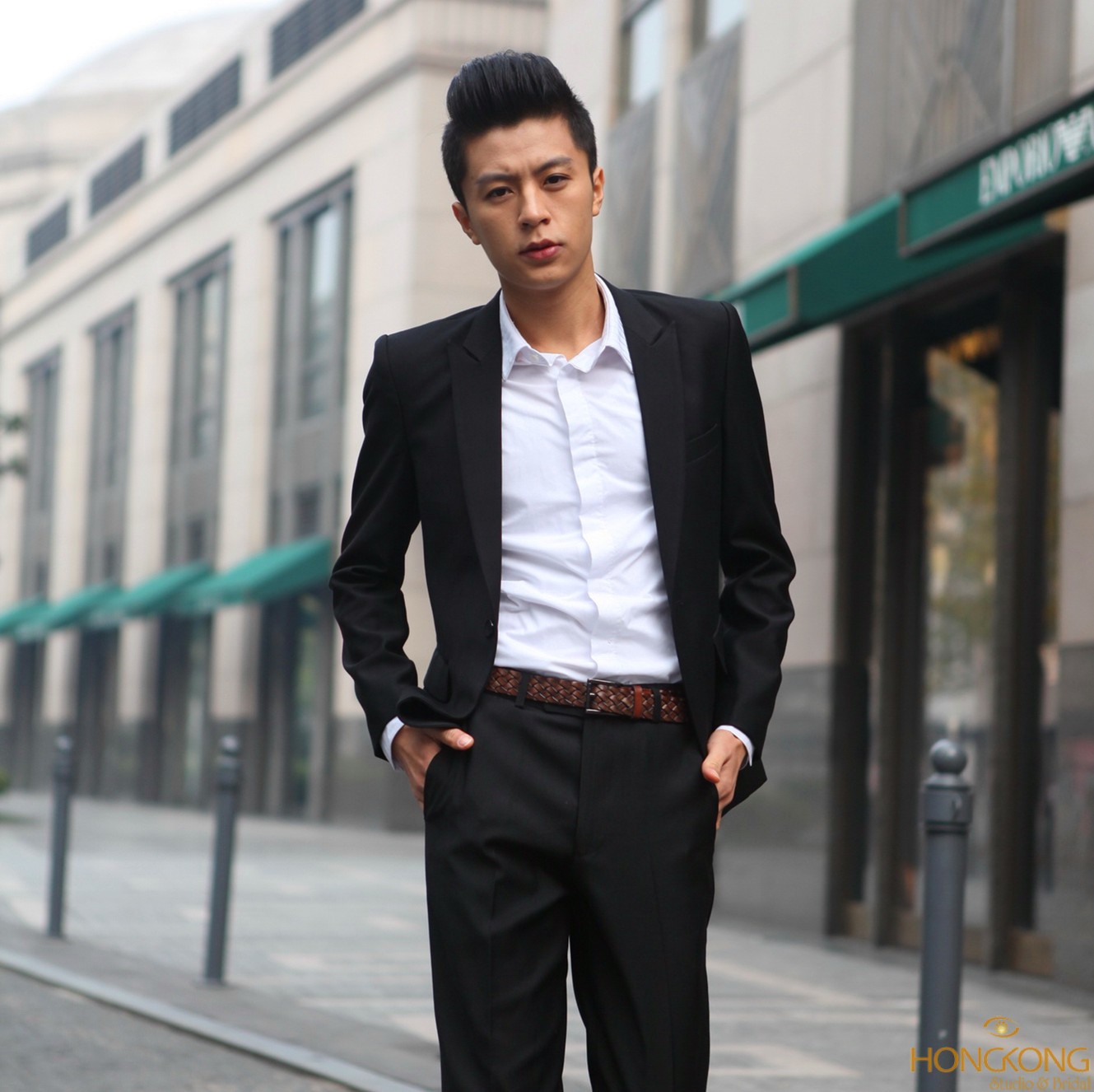 phối đồ với áo vest đen nam