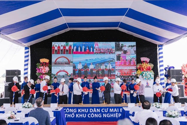 Khởi công hai dự án lớn, hướng tới 50 năm Đại thắng mùa Xuân- Ảnh 1. Khởi công hai dự án lớn, hướng tới 50 năm Đại thắng mùa Xuân- Ảnh 1.